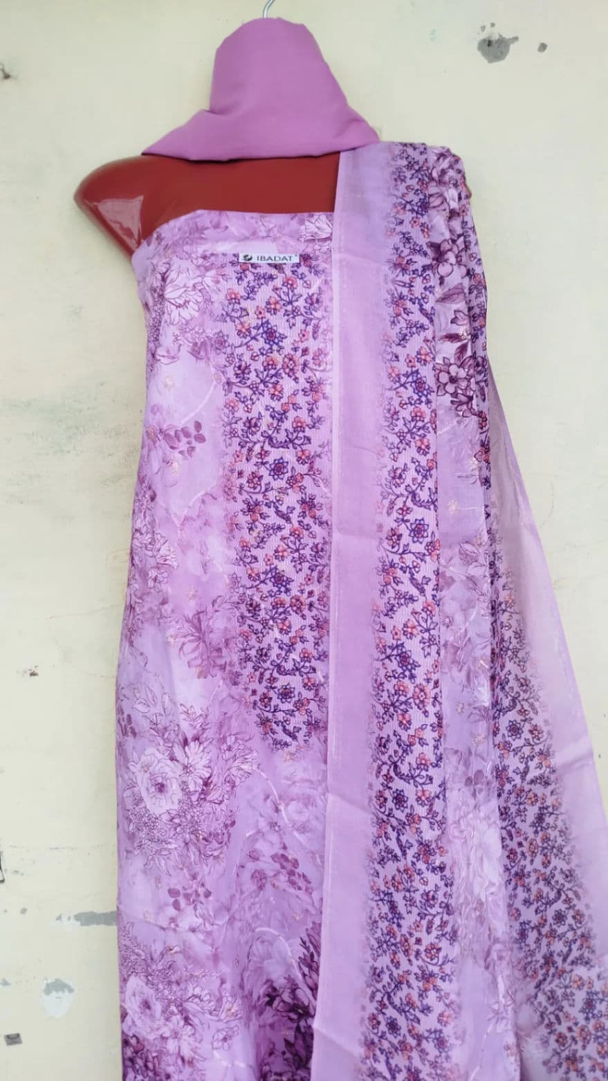 অলওভার ইন্ডিয়ান সিকুয়েন্স থ্রি-পিস